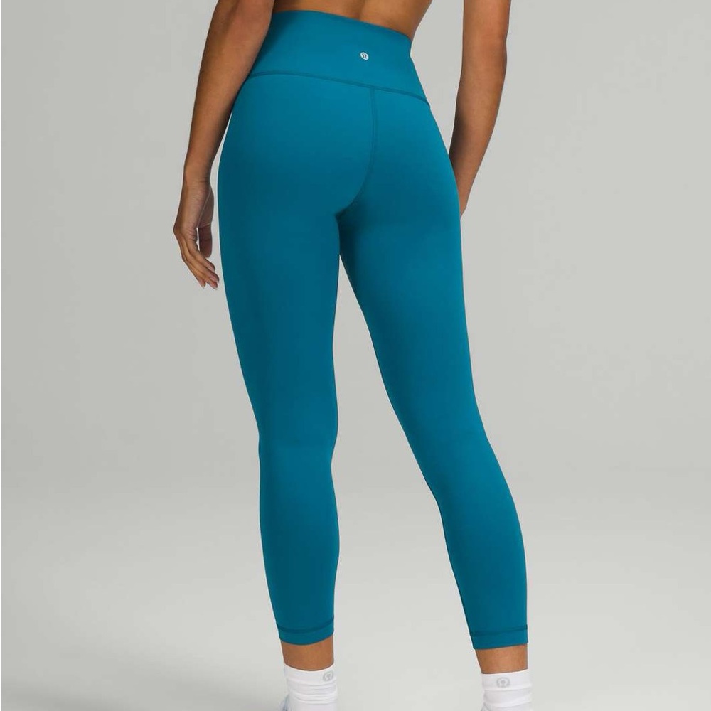 Lululemon wunder train leggings
28” length, size 4